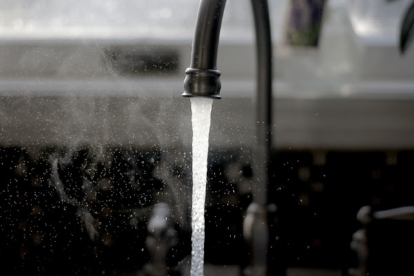 Kitchen faucet with running hot water for kitchen plumbing service